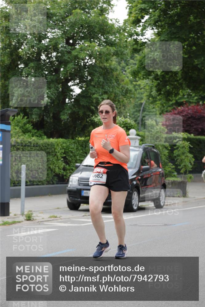 15.06.2025 - REWE Women's Run Jannik Wohlers http://msf.ph/oto/7942793 15.06.2025 08:28:44 Laufen 10682 meine-sportfotos.de