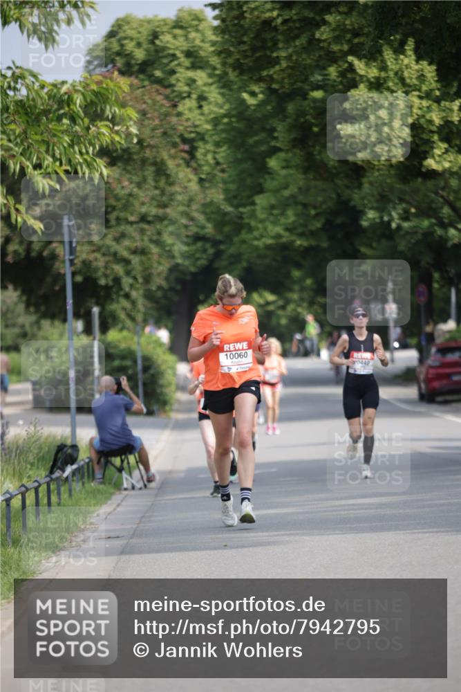 15.06.2025 - REWE Women's Run Jannik Wohlers http://msf.ph/oto/7942795 15.06.2025 08:46:53 Laufen 10060 meine-sportfotos.de