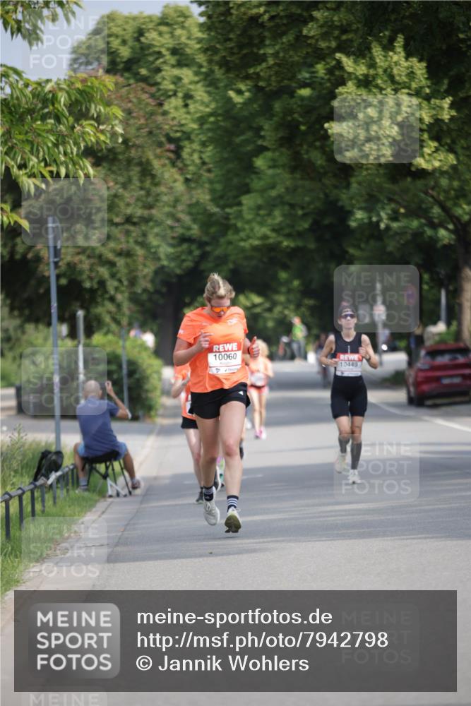 15.06.2025 - REWE Women's Run Jannik Wohlers http://msf.ph/oto/7942798 15.06.2025 08:46:53 Laufen 10060 meine-sportfotos.de