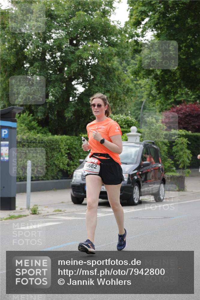 15.06.2025 - REWE Women's Run Jannik Wohlers http://msf.ph/oto/7942800 15.06.2025 08:28:44 Laufen 10682 meine-sportfotos.de