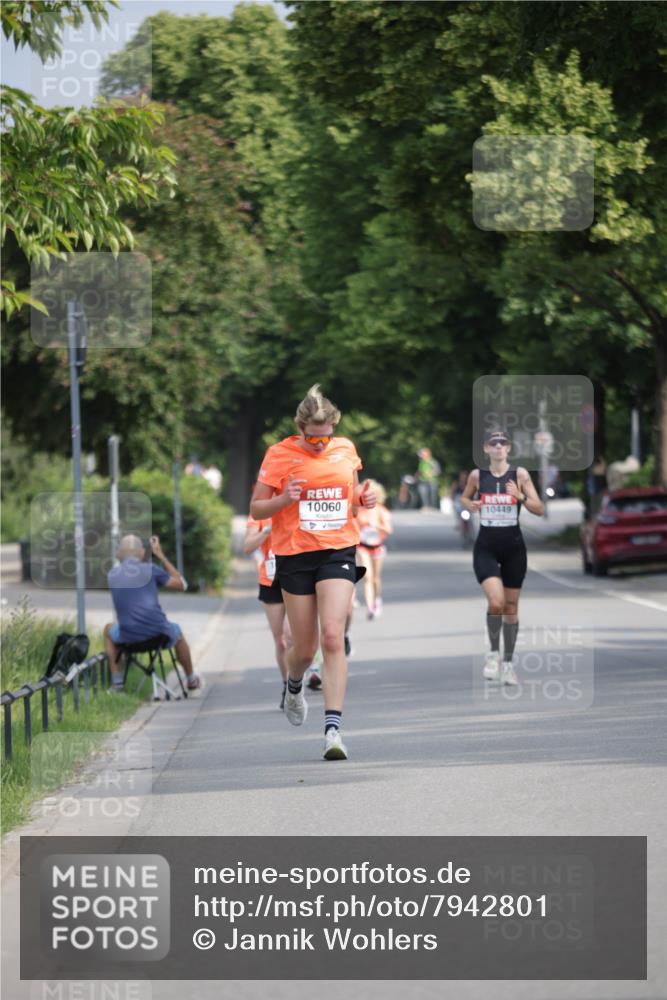 15.06.2025 - REWE Women's Run Jannik Wohlers http://msf.ph/oto/7942801 15.06.2025 08:46:53 Laufen 10060, 10449 meine-sportfotos.de