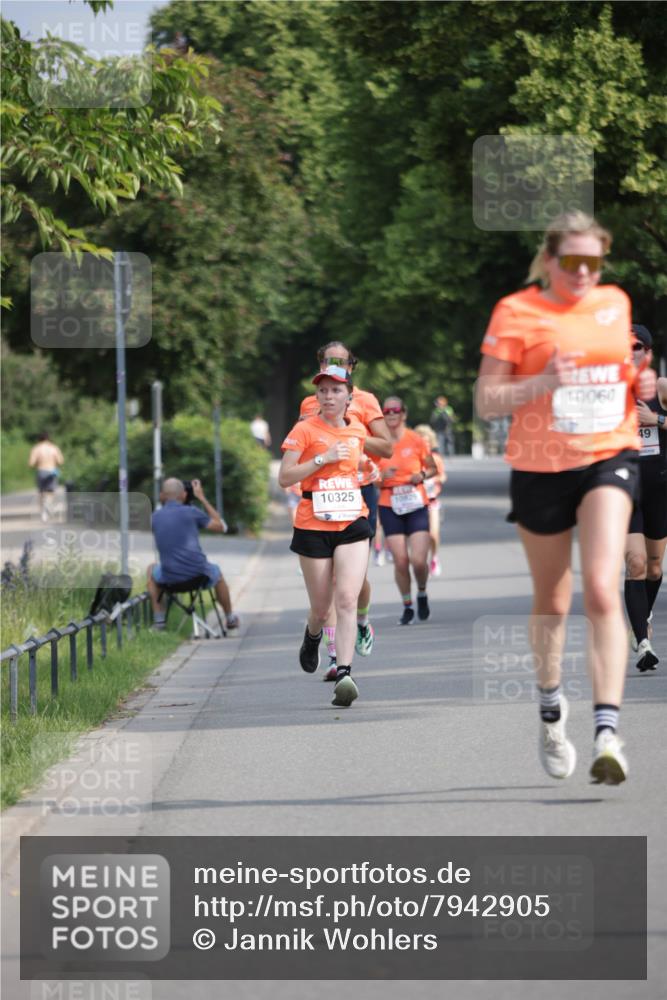 15.06.2025 - REWE Women's Run Jannik Wohlers http://msf.ph/oto/7942905 15.06.2025 08:46:56 Laufen 10325, 10060 meine-sportfotos.de