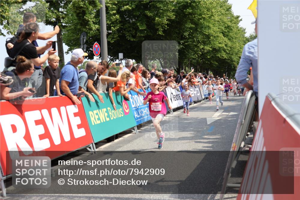15.06.2025 - REWE Women's Run Strokosch-Dieckow http://msf.ph/oto/7942909 15.06.2025 11:35:20 Ziel 112, 115, 118, 128, 161, 170, 201, 211, 220, 225, 261, 309, 313 meine-sportfotos.de