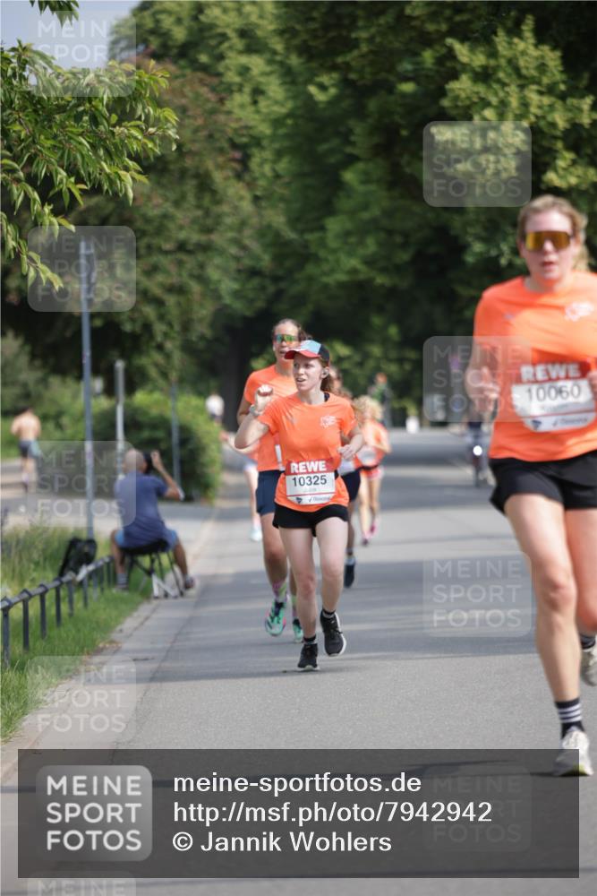 15.06.2025 - REWE Women's Run Jannik Wohlers http://msf.ph/oto/7942942 15.06.2025 08:46:57 Laufen 10325, 10060 meine-sportfotos.de