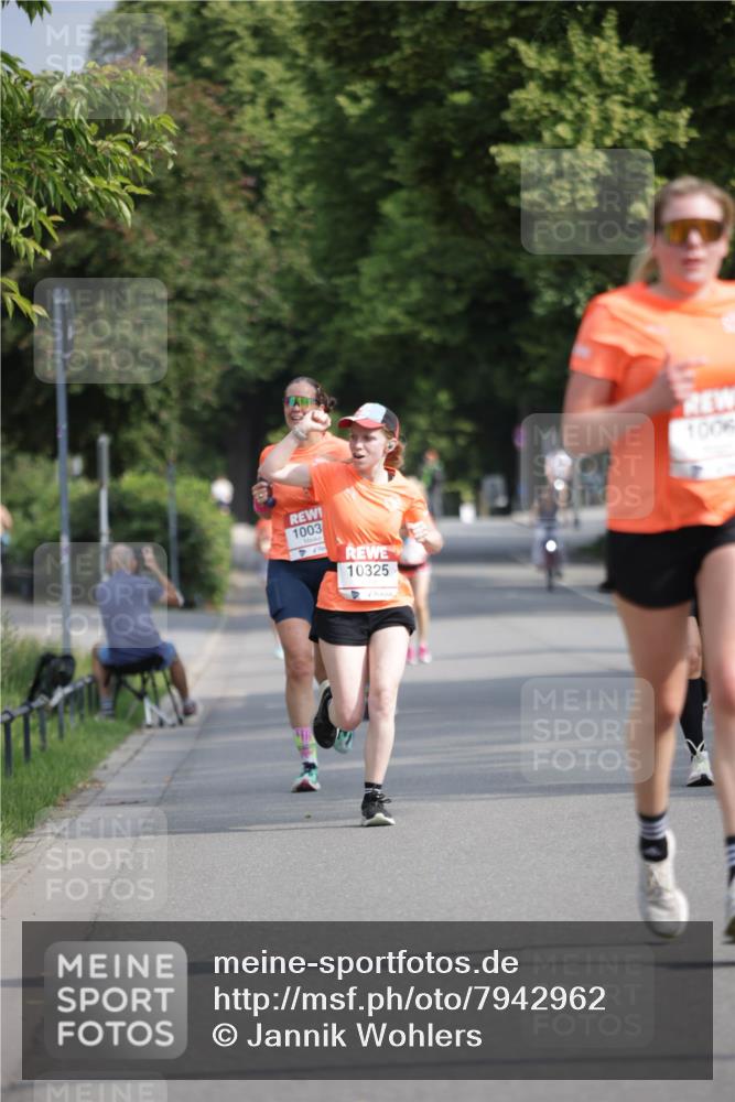 15.06.2025 - REWE Women's Run Jannik Wohlers http://msf.ph/oto/7942962 15.06.2025 08:46:57 Laufen 1003, 10325 meine-sportfotos.de