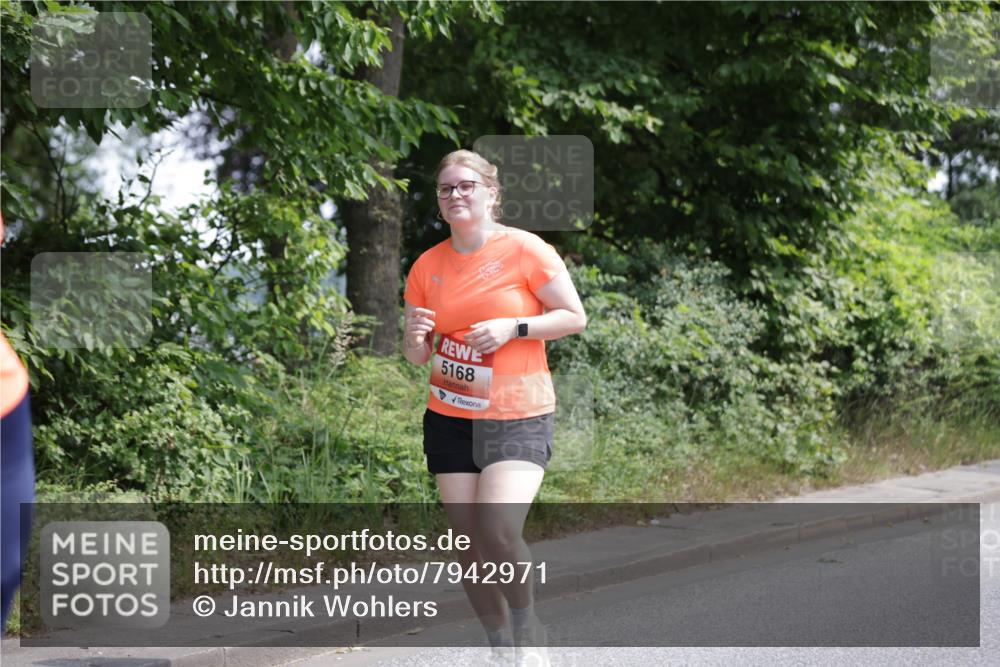 15.06.2025 - REWE Women's Run Jannik Wohlers http://msf.ph/oto/7942971 15.06.2025 10:16:17 Laufen 5168 meine-sportfotos.de