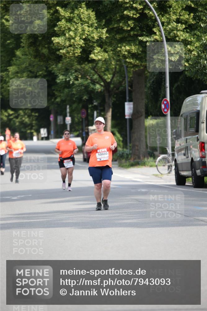 15.06.2025 - REWE Women's Run Jannik Wohlers http://msf.ph/oto/7943093 15.06.2025 10:01:33 Laufen 10283, 10660 meine-sportfotos.de