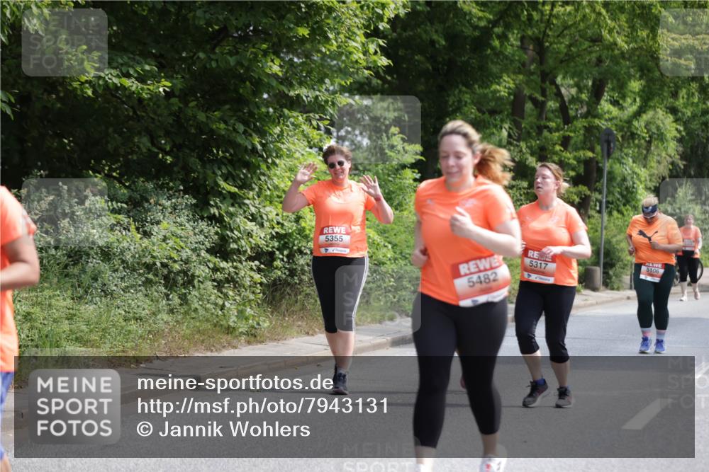 15.06.2025 - REWE Women's Run Jannik Wohlers http://msf.ph/oto/7943131 15.06.2025 10:16:24 Laufen 5355, 5482, 5317, 5106 meine-sportfotos.de