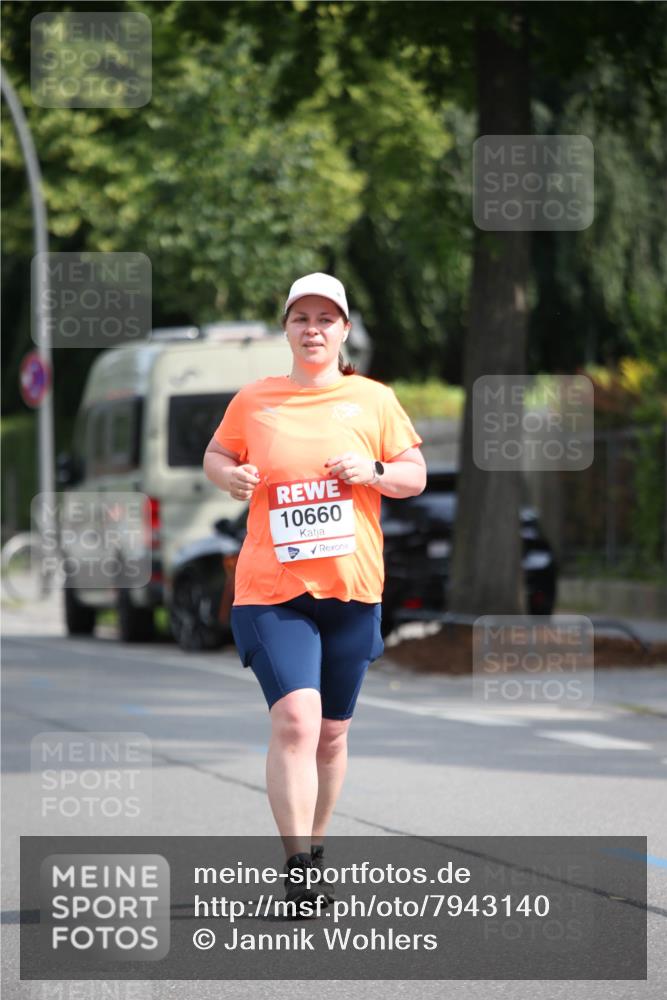 15.06.2025 - REWE Women's Run Jannik Wohlers http://msf.ph/oto/7943140 15.06.2025 10:01:40 Laufen 10660 meine-sportfotos.de