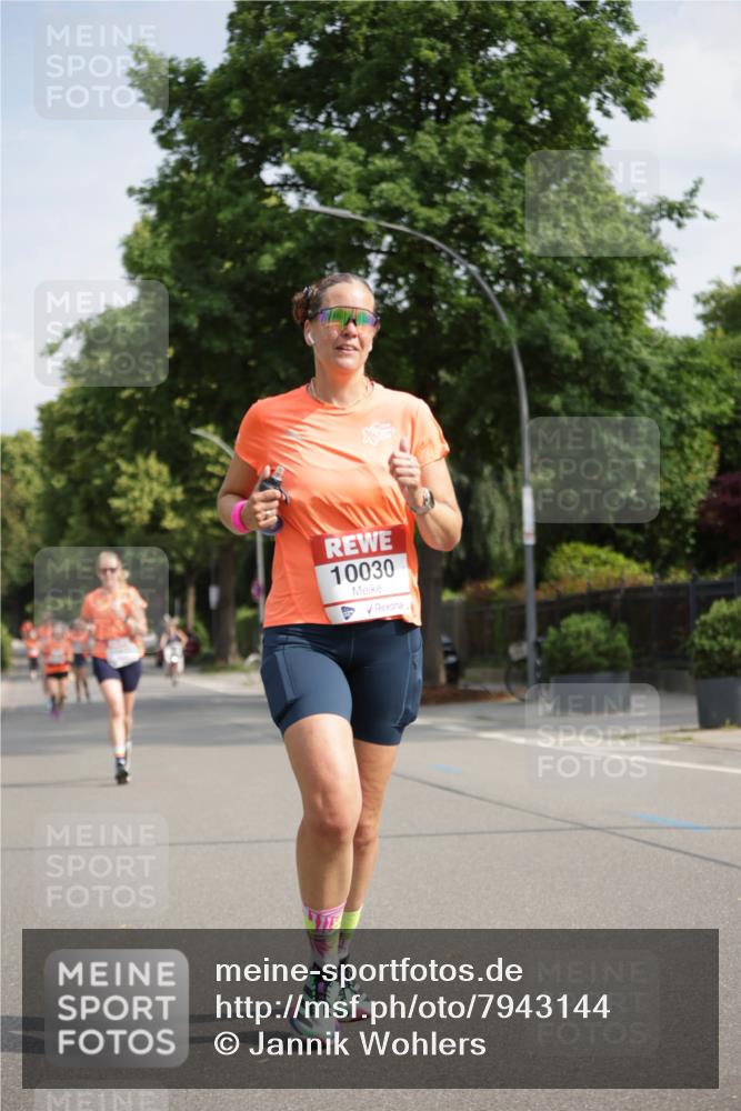 15.06.2025 - REWE Women's Run Jannik Wohlers http://msf.ph/oto/7943144 15.06.2025 08:47:03 Laufen 10030 meine-sportfotos.de