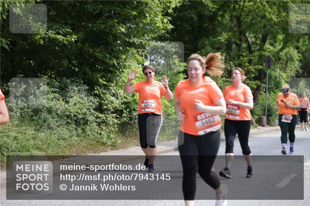 15.06.2025 - REWE Women's Run Jannik Wohlers http://msf.ph/oto/7943145 15.06.2025 10:16:24 Laufen 5355, 5482, 5317, 5106 meine-sportfotos.de