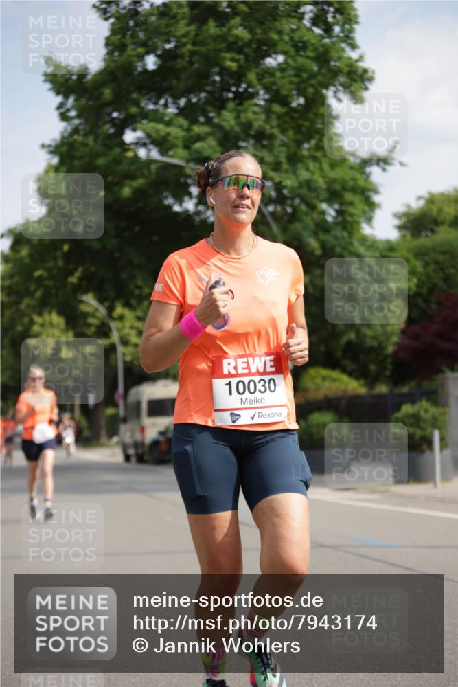 15.06.2025 - REWE Women's Run Jannik Wohlers http://msf.ph/oto/7943174 15.06.2025 08:47:03 Laufen 10030 meine-sportfotos.de