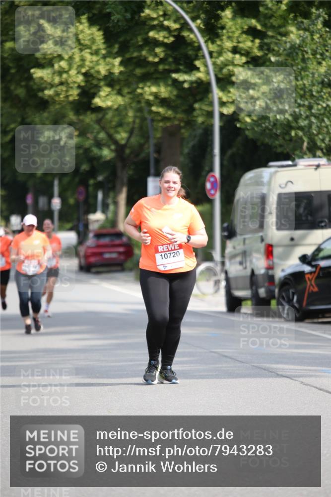 15.06.2025 - REWE Women's Run Jannik Wohlers http://msf.ph/oto/7943283 15.06.2025 10:01:50 Laufen 10720 meine-sportfotos.de