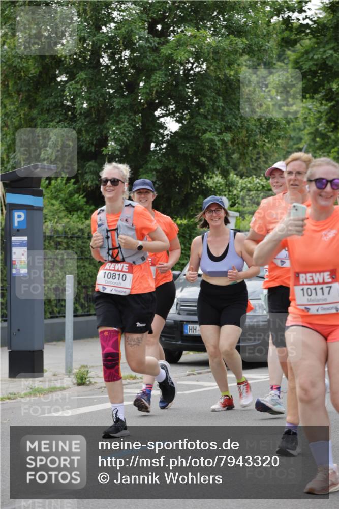 15.06.2025 - REWE Women's Run Jannik Wohlers http://msf.ph/oto/7943320 15.06.2025 08:28:54 Laufen 10810, 147, 10117 meine-sportfotos.de
