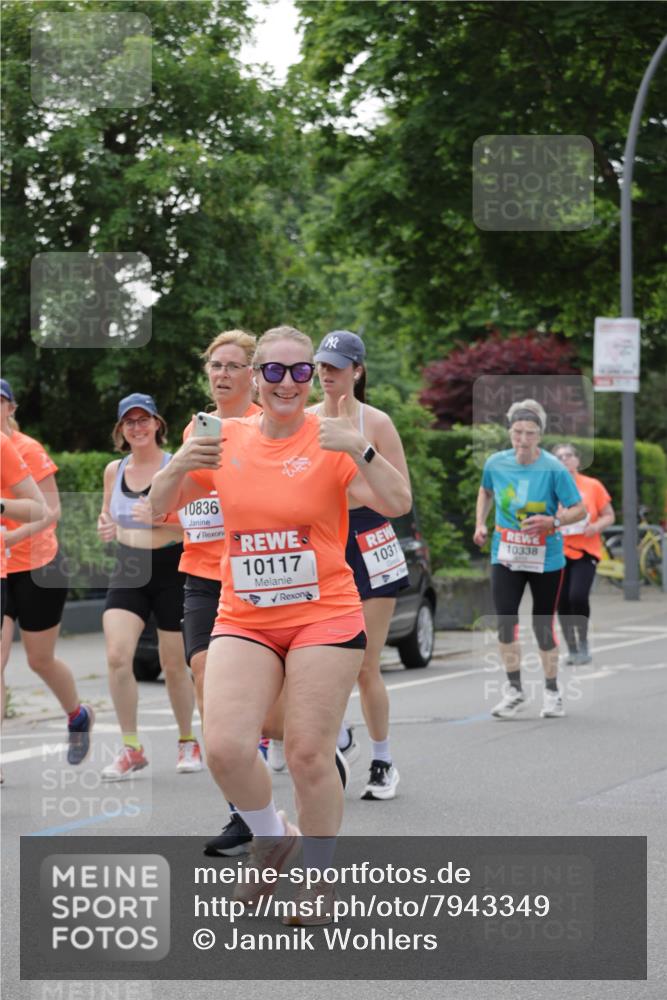 15.06.2025 - REWE Women's Run Jannik Wohlers http://msf.ph/oto/7943349 15.06.2025 08:28:54 Laufen 10836, 10117, 10311, 10338 meine-sportfotos.de