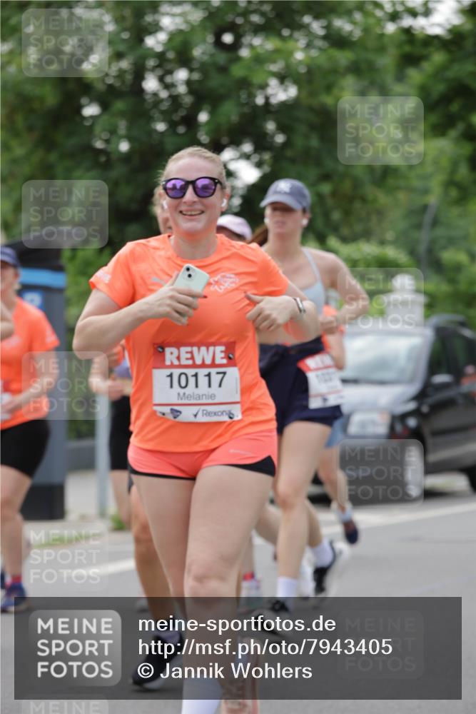 15.06.2025 - REWE Women's Run Jannik Wohlers http://msf.ph/oto/7943405 15.06.2025 08:28:55 Laufen 10117 meine-sportfotos.de