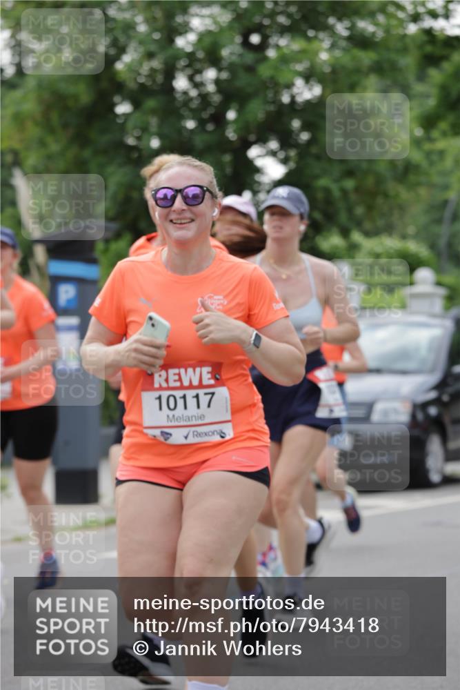 15.06.2025 - REWE Women's Run Jannik Wohlers http://msf.ph/oto/7943418 15.06.2025 08:28:55 Laufen 10117 meine-sportfotos.de