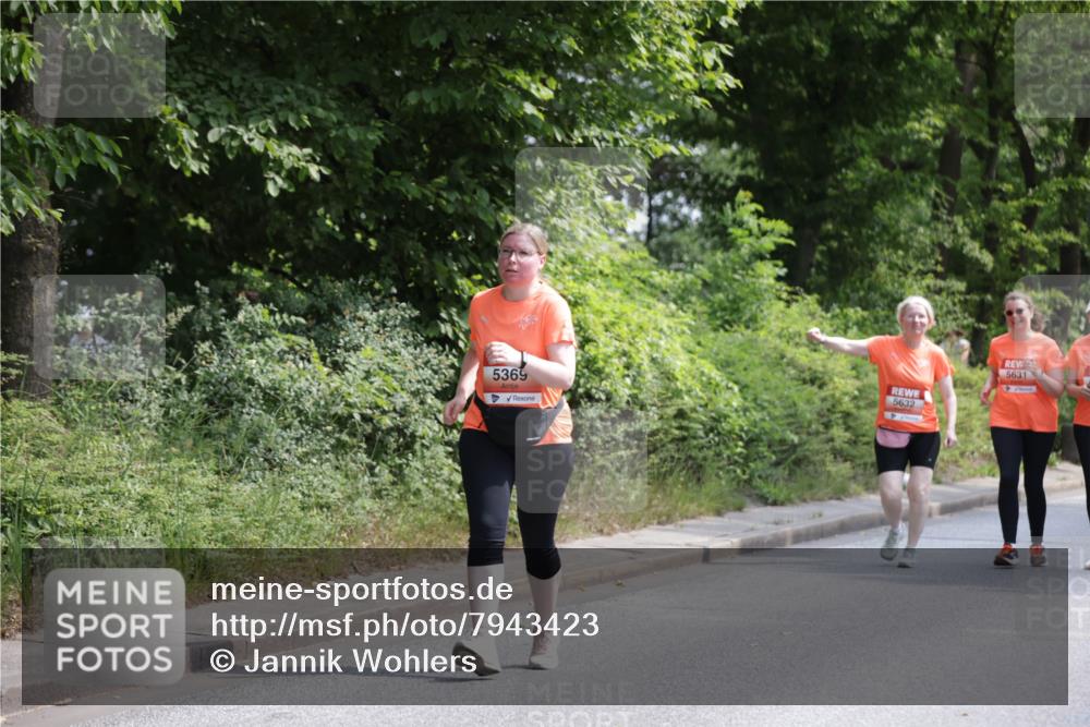 15.06.2025 - REWE Women's Run Jannik Wohlers http://msf.ph/oto/7943423 15.06.2025 10:16:40 Laufen 5369, 5632, 5631, 4 meine-sportfotos.de