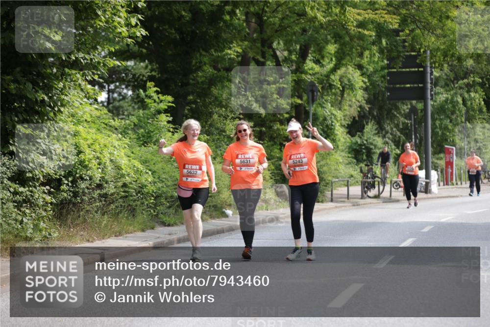 15.06.2025 - REWE Women's Run Jannik Wohlers http://msf.ph/oto/7943460 15.06.2025 10:16:41 Laufen 5631, 5243, 5632 meine-sportfotos.de