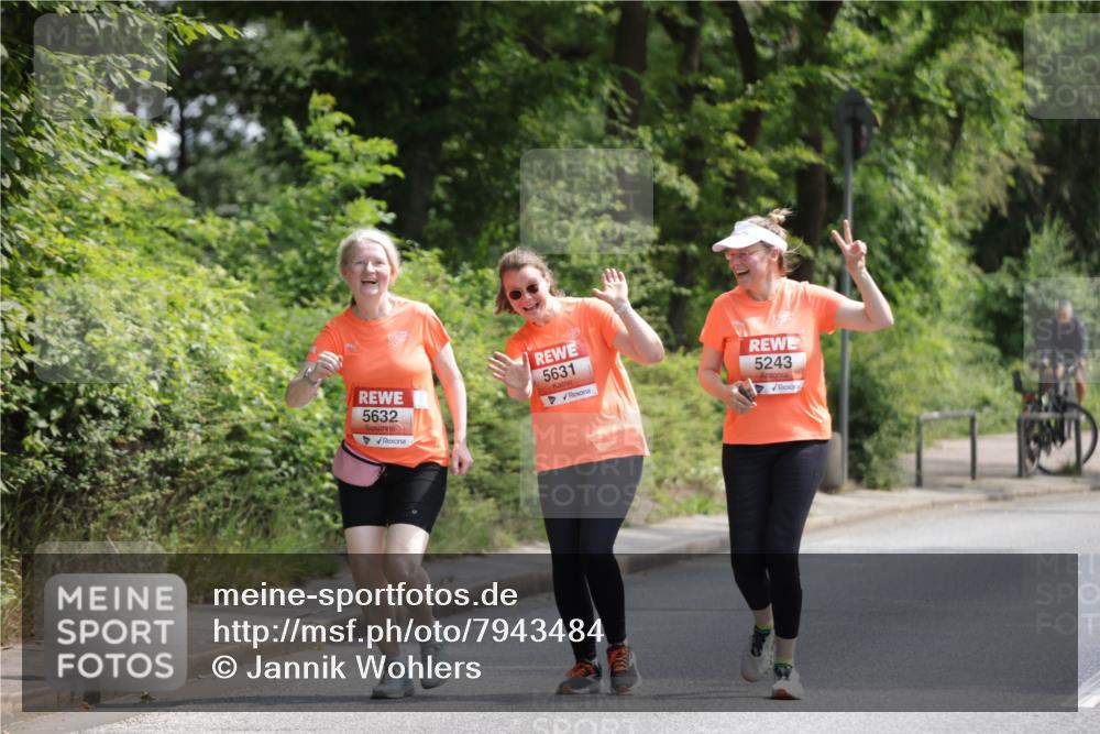 15.06.2025 - REWE Women's Run Jannik Wohlers http://msf.ph/oto/7943484 15.06.2025 10:16:42 Laufen 5632, 5631, 5243 meine-sportfotos.de