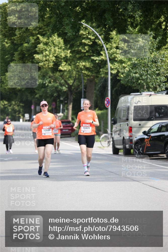 15.06.2025 - REWE Women's Run Jannik Wohlers http://msf.ph/oto/7943506 15.06.2025 10:02:39 Laufen 10420, 10689, 4 meine-sportfotos.de