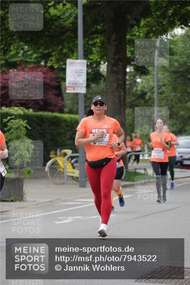 15.06.2025 - REWE Women's Run Jannik Wohlers http://msf.ph/oto/7943522 15.06.2025 08:28:57 Laufen 10047 meine-sportfotos.de