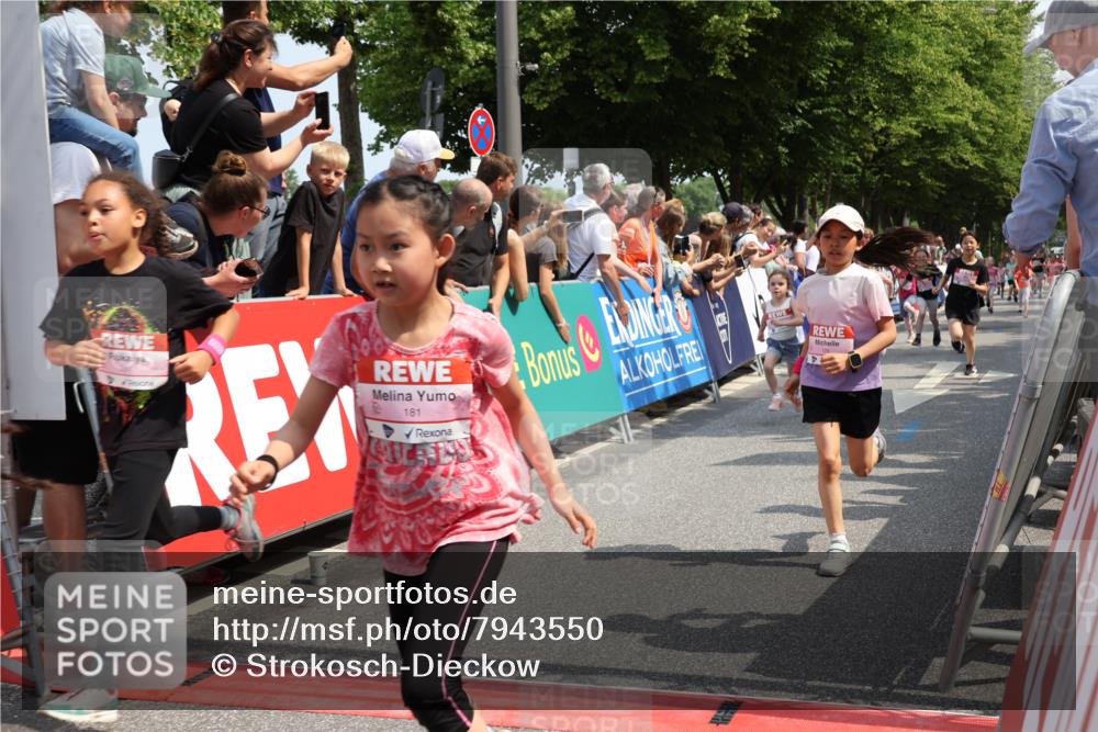 15.06.2025 - REWE Women's Run Strokosch-Dieckow http://msf.ph/oto/7943550 15.06.2025 11:35:41 Ziel 107, 121, 122, 125, 133, 152, 168, 177, 181, 199, 226, 238, 239, 251, 260, 264, 280, 281, 308 meine-sportfotos.de