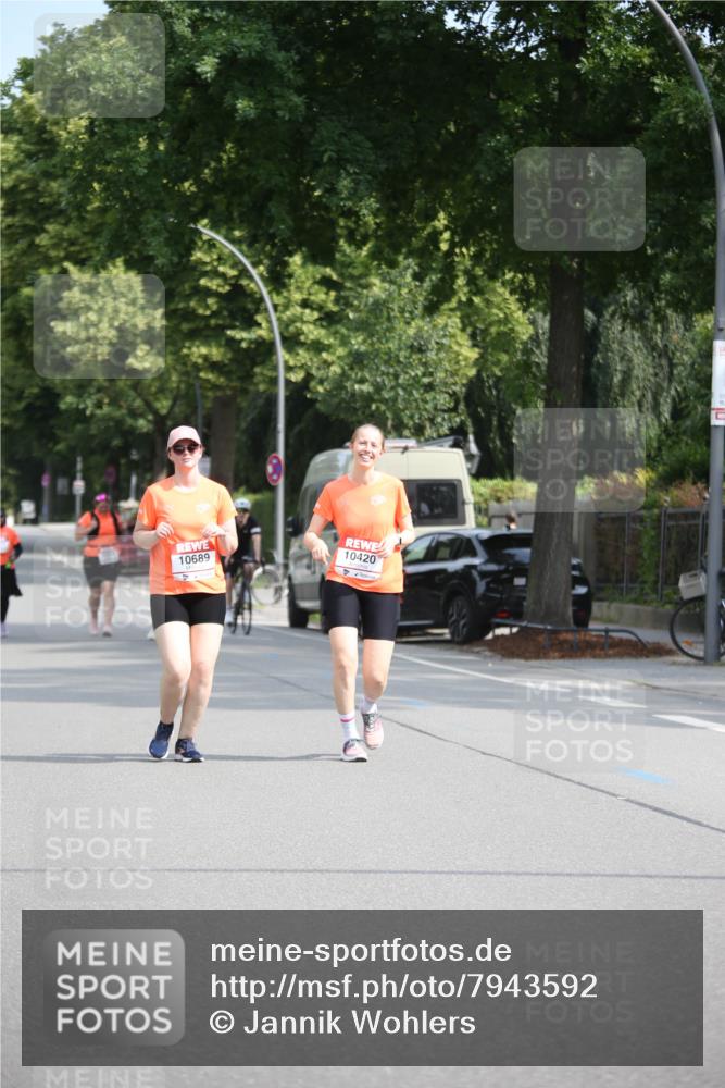 15.06.2025 - REWE Women's Run Jannik Wohlers http://msf.ph/oto/7943592 15.06.2025 10:02:44 Laufen 10689 meine-sportfotos.de