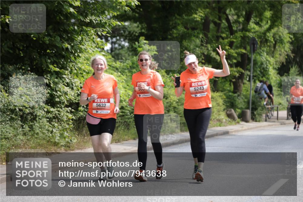 15.06.2025 - REWE Women's Run Jannik Wohlers http://msf.ph/oto/7943638 15.06.2025 10:16:44 Laufen 5632, 505, 5243 meine-sportfotos.de