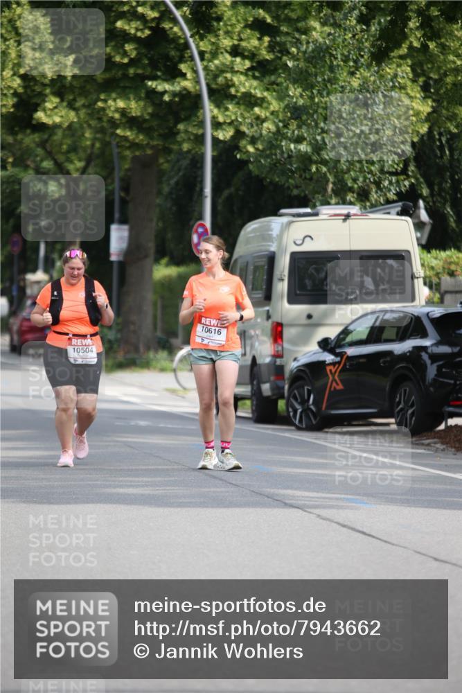 15.06.2025 - REWE Women's Run Jannik Wohlers http://msf.ph/oto/7943662 15.06.2025 10:02:49 Laufen 10504, 10616 meine-sportfotos.de