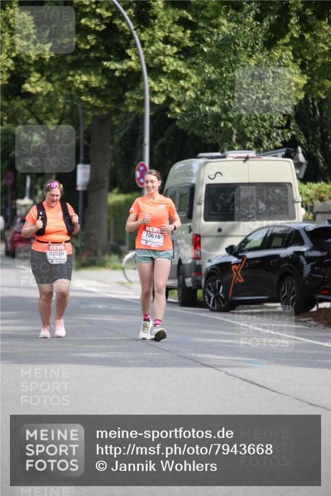15.06.2025 - REWE Women's Run Jannik Wohlers http://msf.ph/oto/7943668 15.06.2025 10:02:49 Laufen 10616, 10504 meine-sportfotos.de
