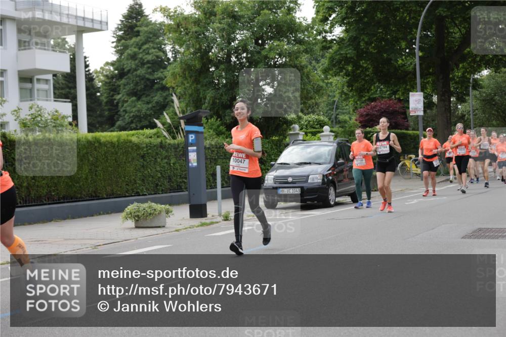 15.06.2025 - REWE Women's Run Jannik Wohlers http://msf.ph/oto/7943671 15.06.2025 08:29:05 Laufen 10047, 1043, 10784, 10100 meine-sportfotos.de
