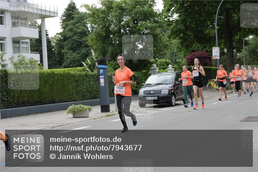 15.06.2025 - REWE Women's Run Jannik Wohlers http://msf.ph/oto/7943677 15.06.2025 08:29:05 Laufen 10047, 1043, 10784, 10100 meine-sportfotos.de