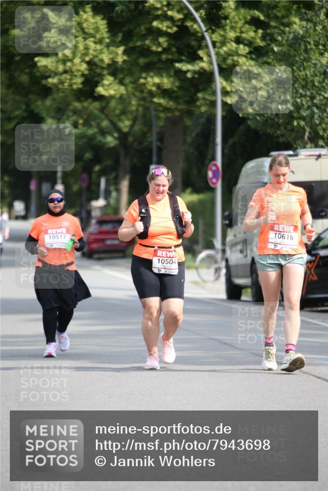 15.06.2025 - REWE Women's Run Jannik Wohlers http://msf.ph/oto/7943698 15.06.2025 10:02:52 Laufen 10517, 10504, 10616 meine-sportfotos.de
