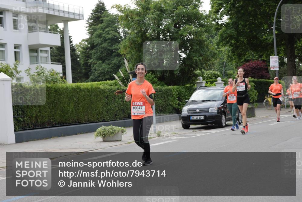 15.06.2025 - REWE Women's Run Jannik Wohlers http://msf.ph/oto/7943714 15.06.2025 08:29:05 Laufen 10047, 1043, 10100, 10784, 1063 meine-sportfotos.de