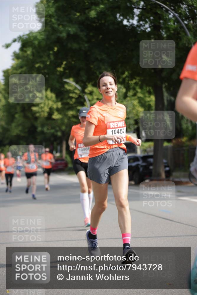 15.06.2025 - REWE Women's Run Jannik Wohlers http://msf.ph/oto/7943728 15.06.2025 08:47:15 Laufen 10566, 10452 meine-sportfotos.de