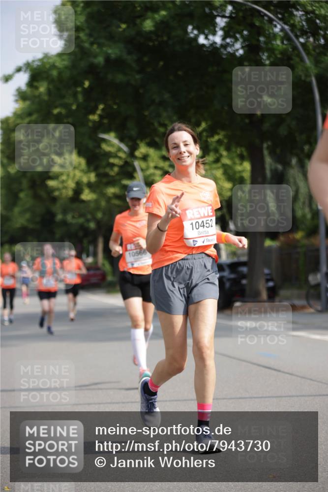 15.06.2025 - REWE Women's Run Jannik Wohlers http://msf.ph/oto/7943730 15.06.2025 08:47:15 Laufen 10566, 10452 meine-sportfotos.de