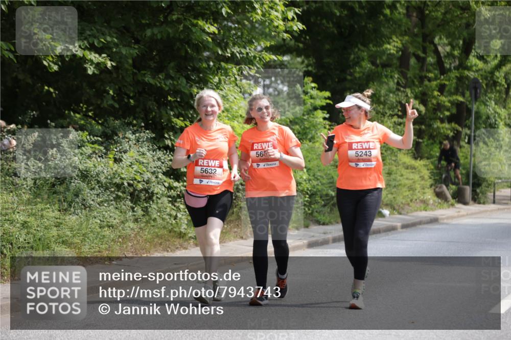 15.06.2025 - REWE Women's Run Jannik Wohlers http://msf.ph/oto/7943743 15.06.2025 10:16:45 Laufen 5632, 56, 5243 meine-sportfotos.de