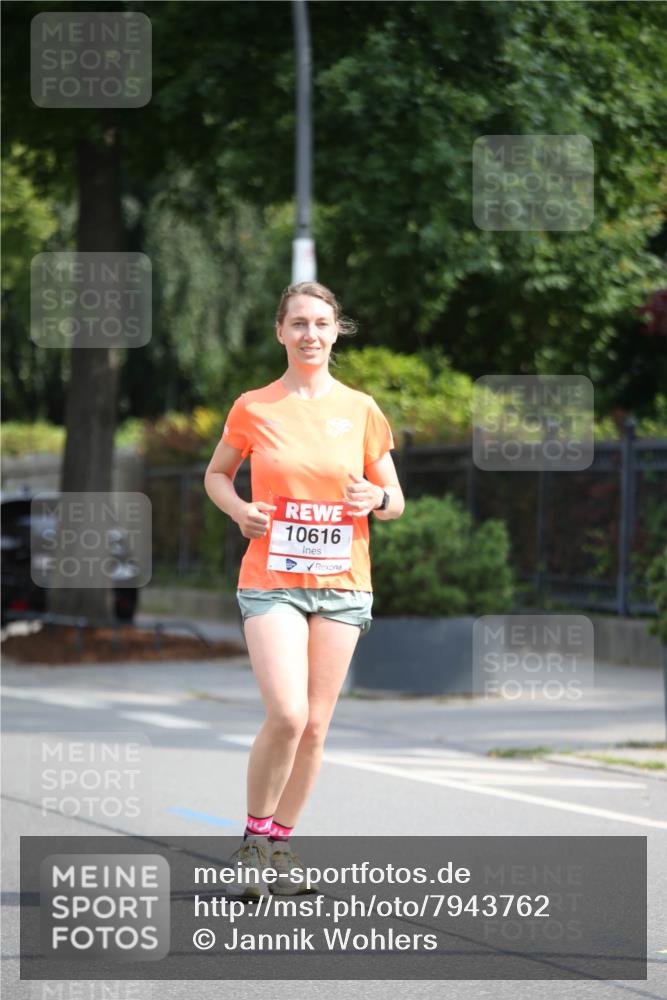 15.06.2025 - REWE Women's Run Jannik Wohlers http://msf.ph/oto/7943762 15.06.2025 10:02:56 Laufen 10616 meine-sportfotos.de