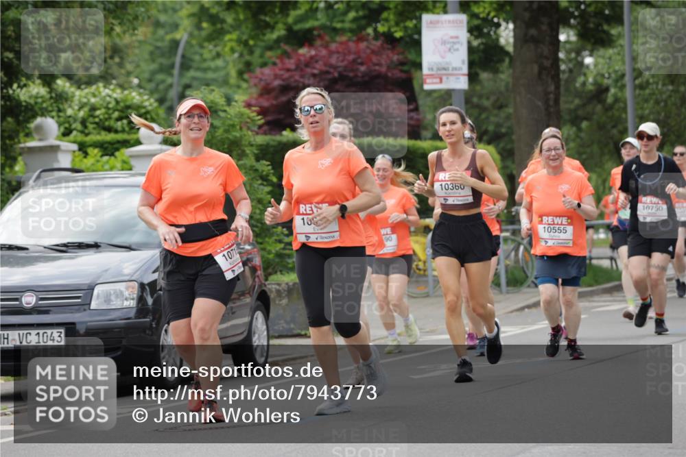 15.06.2025 - REWE Women's Run Jannik Wohlers http://msf.ph/oto/7943773 15.06.2025 08:29:08 Laufen 1043, 1071, 10, 90, 10360, 10555, 10750 meine-sportfotos.de
