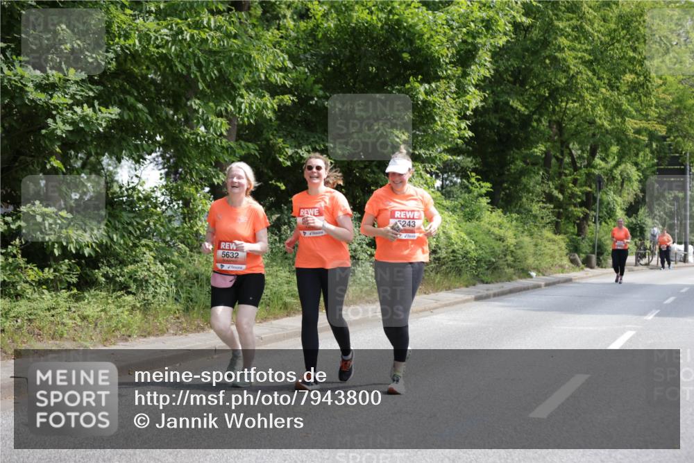 15.06.2025 - REWE Women's Run Jannik Wohlers http://msf.ph/oto/7943800 15.06.2025 10:16:47 Laufen 5632, 243 meine-sportfotos.de