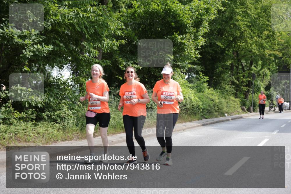 15.06.2025 - REWE Women's Run Jannik Wohlers http://msf.ph/oto/7943816 15.06.2025 10:16:47 Laufen 5631, 5632, 5243 meine-sportfotos.de