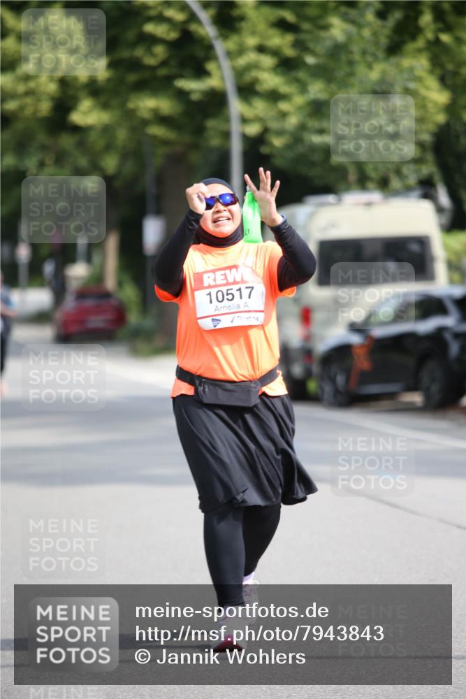 15.06.2025 - REWE Women's Run Jannik Wohlers http://msf.ph/oto/7943843 15.06.2025 10:02:58 Laufen 10517 meine-sportfotos.de