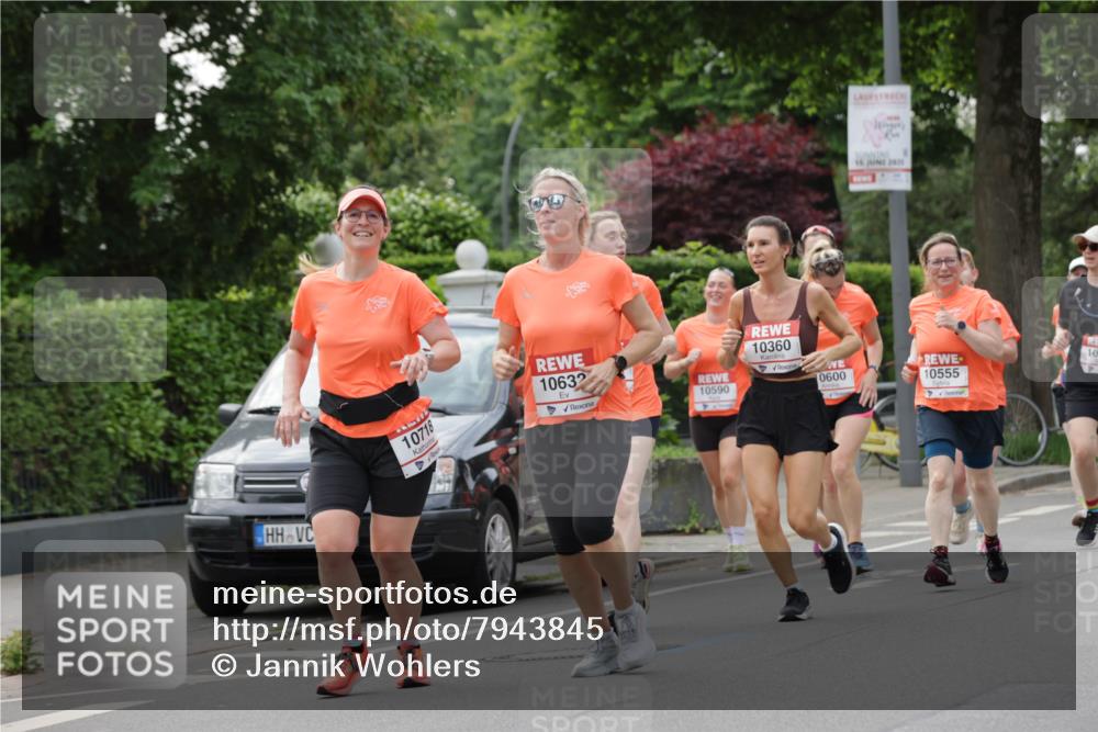 15.06.2025 - REWE Women's Run Jannik Wohlers http://msf.ph/oto/7943845 15.06.2025 08:29:09 Laufen 10590, 10718, 10632, 10360, 0600, 15, 2025, 10555, 10 meine-sportfotos.de
