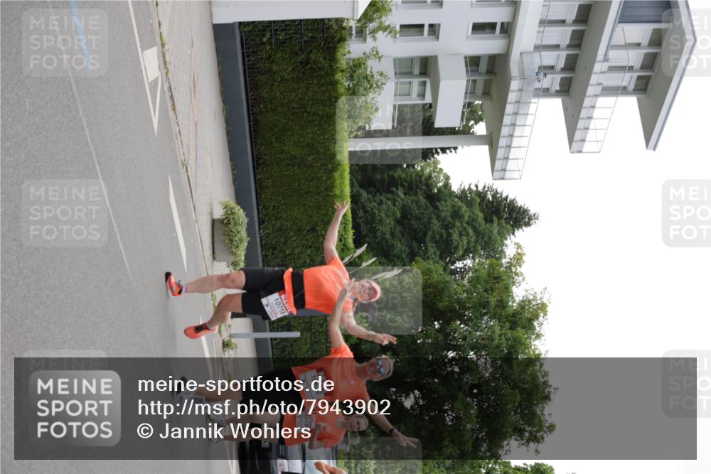 15.06.2025 - REWE Women's Run Jannik Wohlers http://msf.ph/oto/7943902 15.06.2025 08:29:10 Laufen 10718, 10632, 10492, 43 meine-sportfotos.de