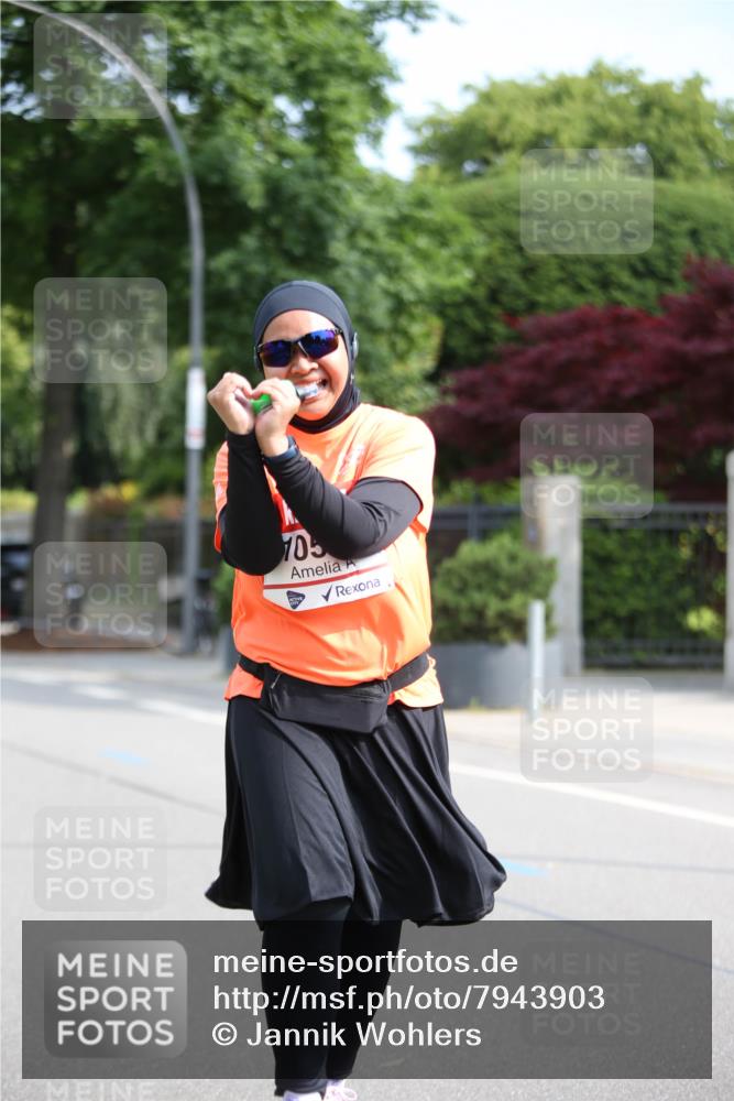 15.06.2025 - REWE Women's Run Jannik Wohlers http://msf.ph/oto/7943903 15.06.2025 10:03:02 Laufen 705 meine-sportfotos.de