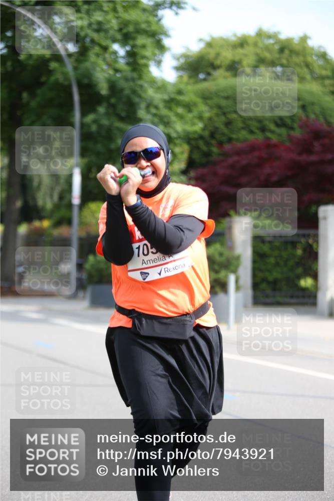 15.06.2025 - REWE Women's Run Jannik Wohlers http://msf.ph/oto/7943921 15.06.2025 10:03:02 Laufen 10 meine-sportfotos.de