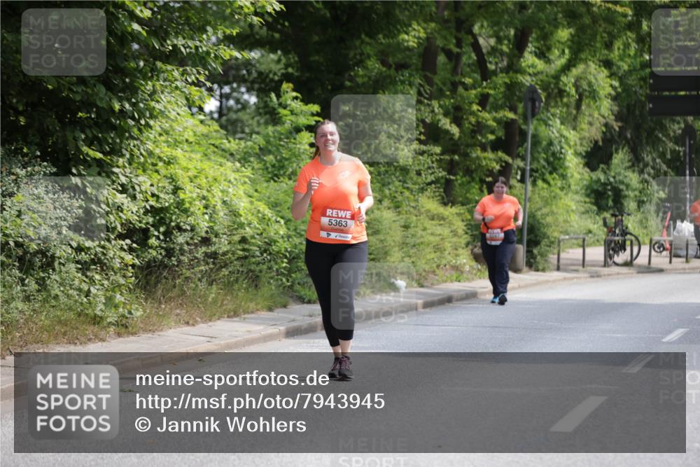 15.06.2025 - REWE Women's Run Jannik Wohlers http://msf.ph/oto/7943945 15.06.2025 10:16:56 Laufen 5363, 5287 meine-sportfotos.de