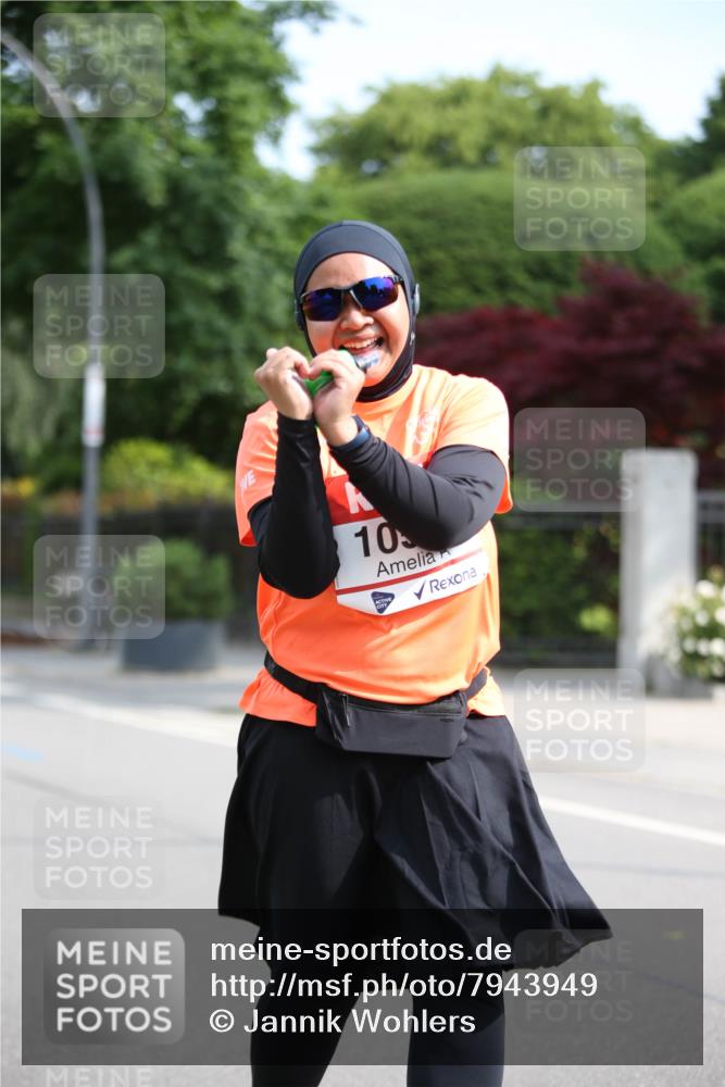 15.06.2025 - REWE Women's Run Jannik Wohlers http://msf.ph/oto/7943949 15.06.2025 10:03:02 Laufen 10 meine-sportfotos.de