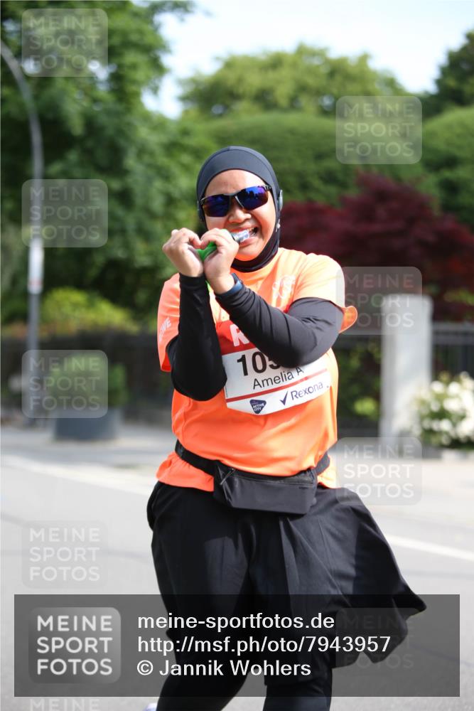 15.06.2025 - REWE Women's Run Jannik Wohlers http://msf.ph/oto/7943957 15.06.2025 10:03:02 Laufen 10 meine-sportfotos.de